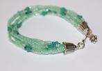 Laagjes armband in mintgroen en groen met mooie eindkapjes, Ophalen of Verzenden, Nieuw, Groen, Overige materialen