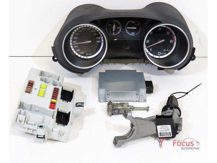 Kontaktslot + computer van een Alfa Romeo Giulietta, Auto-onderdelen, Overige Auto-onderdelen, Alfa Romeo, Gebruikt, 6 maanden garantie