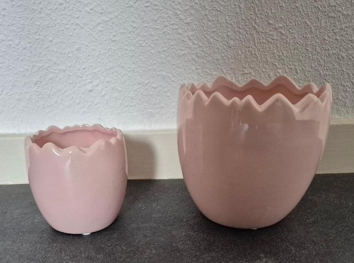 2x Roze bloempot vorm half ei, Tuin en Terras, Bloempotten, Zo goed als nieuw, Aardewerk, Binnen, Minder dan 40 cm, Minder dan 25 cm