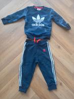 Adidas trainingspak 2-3 yrs, Kinderen en Baby's, Kinderkleding | Maat 98, Jongen, Sport- of Zwemkleding, Zo goed als nieuw, Ophalen