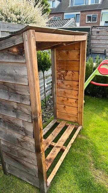 Hout opslag  beschikbaar voor biedingen