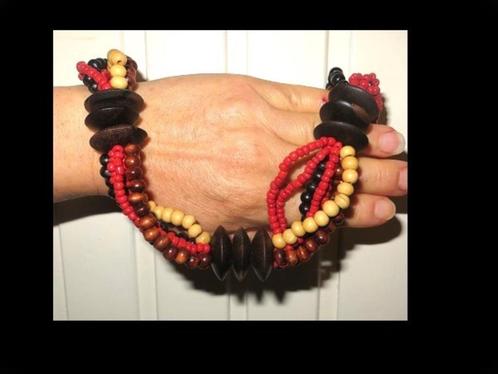 Bijzonder Kleurrijke Ketting gemaakt met Houten Kralen!, Sieraden, Tassen en Uiterlijk, Antieke sieraden, Ketting, Overige materialen
