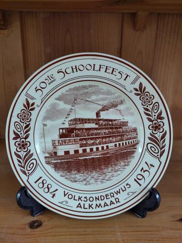 Bord 50ste schoolfeest 1884-1934 Alkmaar beschikbaar voor biedingen