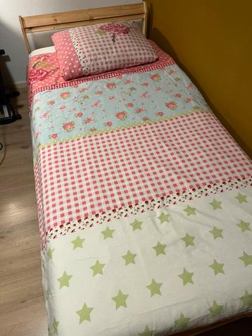 Ikea bed met mooi matras - afbeelding 1