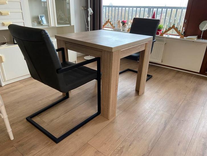 Kleine tafel met 2 stoelen - 80x80 cm + kleine bijzettafel., Huis en Inrichting, Tafels | Eettafels, Zo goed als nieuw, 50 tot 100 cm