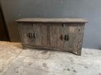 Oud vergrijsd houten kast aura Peeperkorn landelijk dressoir, Huis en Inrichting, Kasten | Dressoirs, Metaal