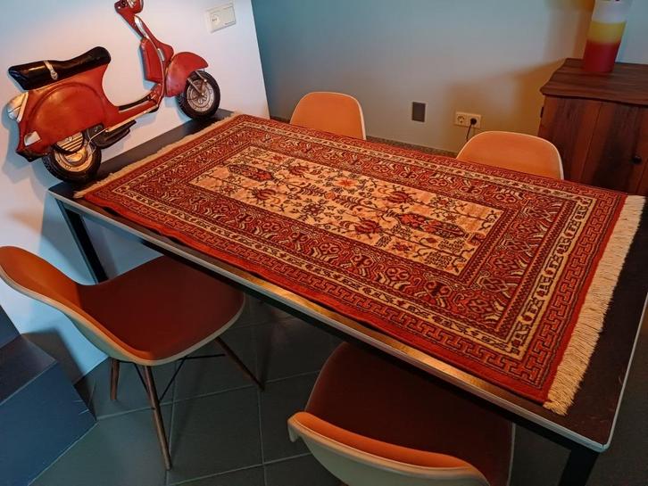 Vloerkleed tafelkleed retro/vintage perzisch 140 x 72 cm, Huis en Inrichting, Stoffering | Tapijten en Kleden, Zo goed als nieuw