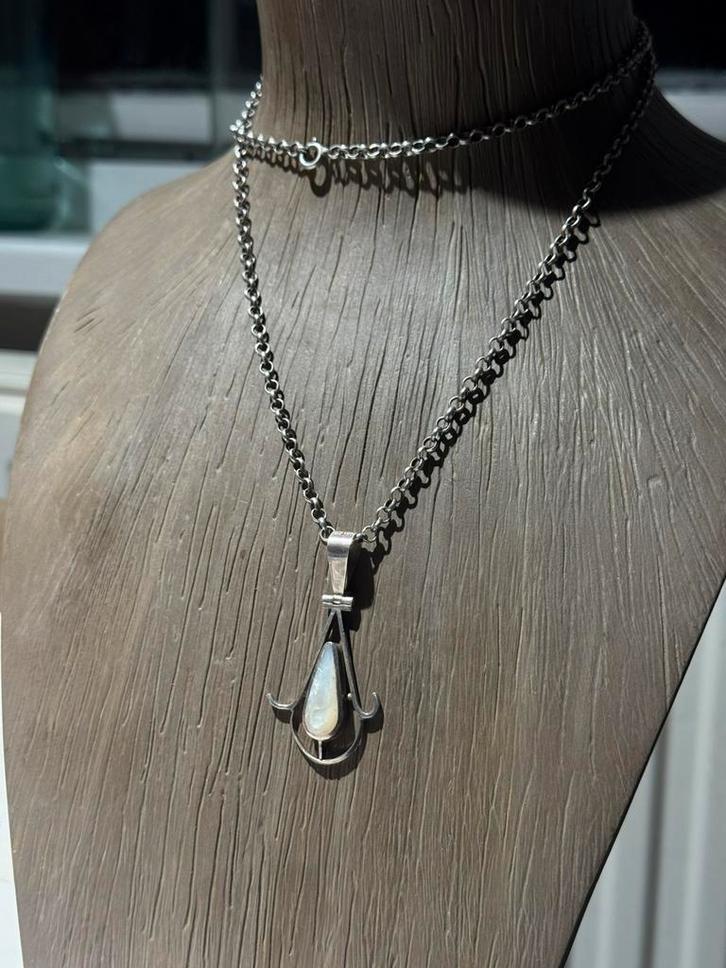 Zilveren ketting met hanger bezet met parelmoer, Sieraden, Tassen en Uiterlijk, Kettingen, Gebruikt, Zilver, Zilver, Met hanger