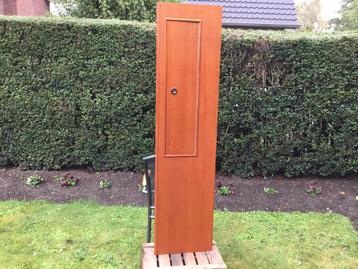Teak kastfront beschikbaar voor biedingen