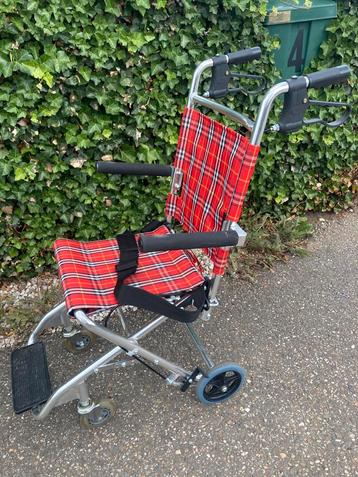Compact aluminium transport rolstoeltje beschikbaar voor biedingen