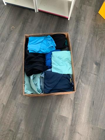 Oude kleding verschillende maten  beschikbaar voor biedingen