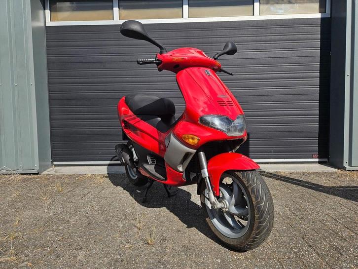 GILERA RUNNER SD DARK DREAM 50CC BROM BJ 1997 ROOD 22000KM, Fietsen en Brommers, Brommers | Tuning en Styling, Gebruikt, Ophalen of Verzenden