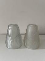 Twee Franse vintage glazen lampenkapjes van Degué, Ophalen of Verzenden, Overige vormen, Minder dan 25 cm, Gebruikt