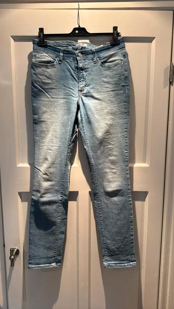 Nieuw! Cambio Jeans Parla 42 D beschikbaar voor biedingen