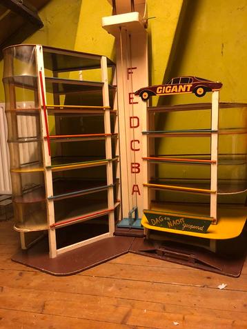 Speelgoedgarage met lift (Retro) beschikbaar voor biedingen