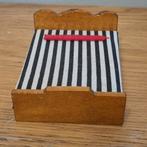Houten poppenhuis bed, Verzamelen, Poppenhuizen en Toebehoren, Ophalen of Verzenden, Zo goed als nieuw, Poppenhuis