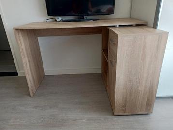 Praktisch, mooi, degelijk bureau met kast en lade. 