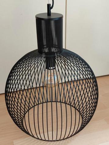 Moderne zwarte hanglamp beschikbaar voor biedingen