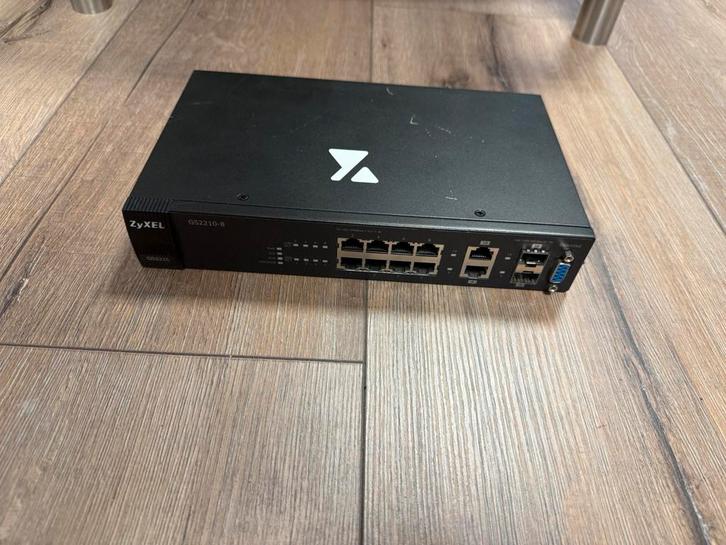 Yeti standard network switch. 10p., Computers en Software, Netwerk switches, Refurbished, Ophalen of Verzenden