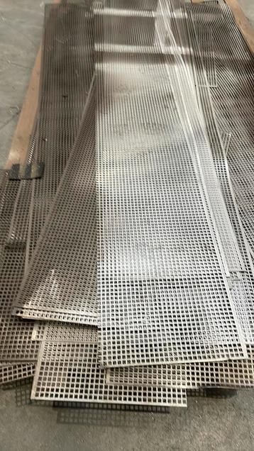 Plaat materiaal. 2500x 440x2 beschikbaar voor biedingen