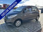 Hyundai i10 1.0 Black pack 5 deurs airco nieuwe apk, Auto's, Hyundai, Voorwielaandrijving, Euro 5, Stof, Gebruikt