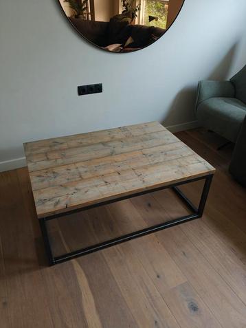 Salontafel mooi steigerhout op metalen frame beschikbaar voor biedingen