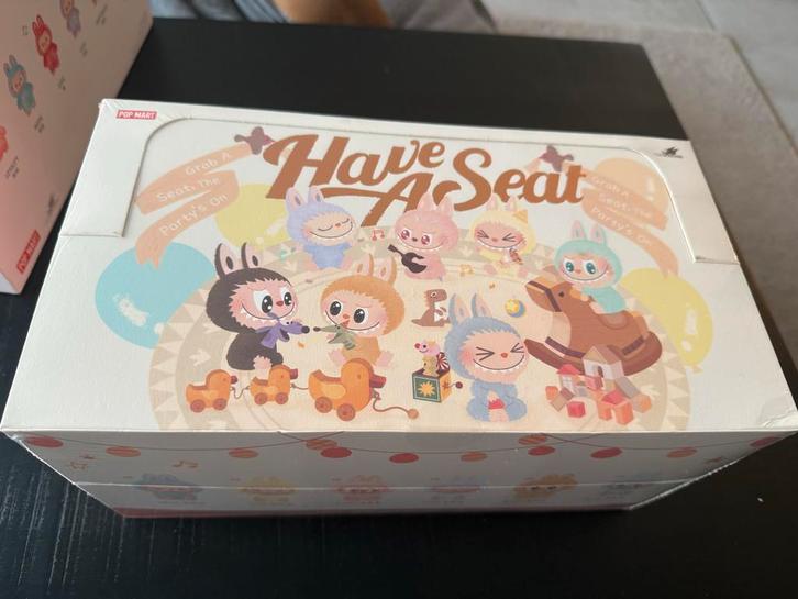 Labubu Have A Seat set Sealed v2 🤩, Verzamelen, Poppetjes en Figuurtjes, Nieuw, Ophalen of Verzenden