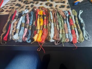 Diverse kleuren Schürer borduurzijde, mag ook per streng beschikbaar voor biedingen