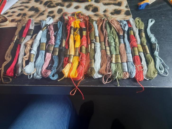 Diverse kleuren Schürer borduurzijde, mag ook per streng, Hobby en Vrije tijd, Borduren en Borduurmachines, Nieuw, Borduurgaren of Zijde