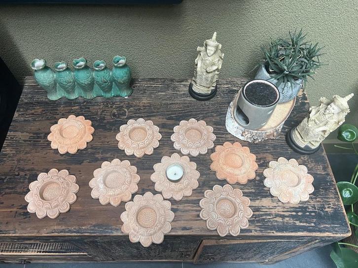 Indiase terracotta handwerk bloem kandelaar India, Huis en Inrichting, Woonaccessoires | Kandelaars en Kaarsen, Nieuw, Kandelaar