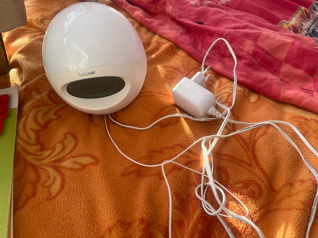 Beurer Wake-Up Light - Wekker met Licht, Ophalen of Verzenden, Gebruikt, Kunststof, Minder dan 100 cm