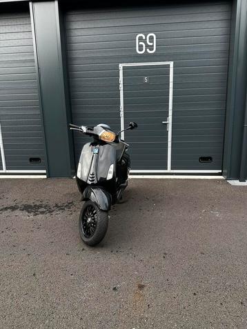 Vespa sprint 50cc 4takt ~ zwart beschikbaar voor biedingen