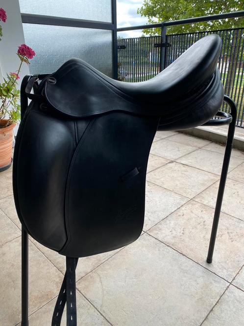 Erreplus dressage saddle, Dieren en Toebehoren, Paarden en Pony's | Zadels, Gebruikt, Dressuur, Ophalen of Verzenden