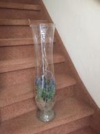 vaas 70 cm hoog met decoratie, Huis en Inrichting, Overige kleuren, 50 tot 75 cm, Ophalen of Verzenden, Glas