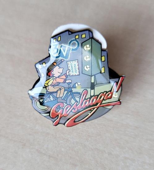 VVN 3VO Verkeersdiploma Geslaagd pin, Verzamelen, Speldjes, Pins en Buttons, Gebruikt, Speldje of Pin, Overige onderwerpen, Ophalen of Verzenden