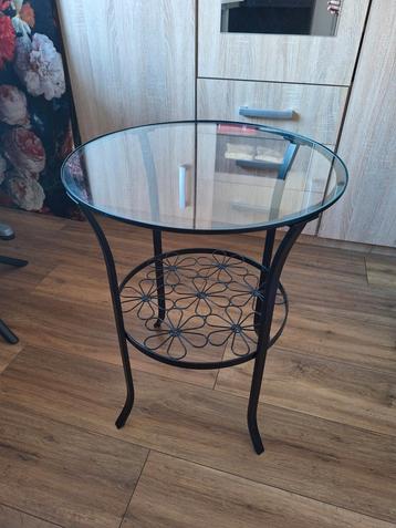 Metalen en glazen tafeltje - 62x48cm beschikbaar voor biedingen