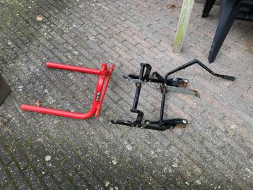 Hefinrichting skelter met palletvork beschikbaar voor biedingen
