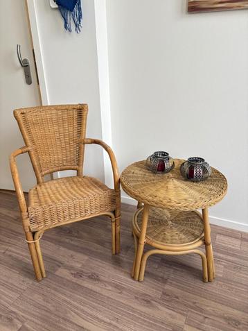 rotan - rieten bijzet tafeltje en stoel  beschikbaar voor biedingen