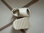 Echte Baby Yeezy Slide Maat 20 Nieuw, Kinderen en Baby's, Schoentjes, Jongetje of Meisje, Nieuw, Ophalen of Verzenden