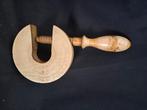 Antique Wooden Sewing "C" Clamp Victorian Needle Work - 150, Ophalen of Verzenden