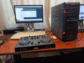 Muziek computer met DJ mixer beschikbaar voor biedingen