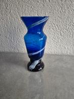 Blauwe glazen vaas met witte accenten, Ophalen, Blauw, Minder dan 50 cm, Glas
