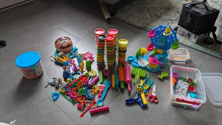 Meerdere sets Play Doh klei + accessoires+ klei, Kinderen en Baby's, Speelgoed | Educatief en Creatief, Gebruikt, Ophalen of Verzenden