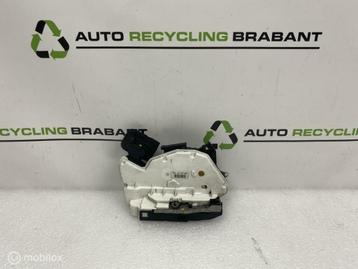 Slotmechanisme Rechts Voor Volkswagen Golf 6 ORIG 5K1837016A beschikbaar voor biedingen