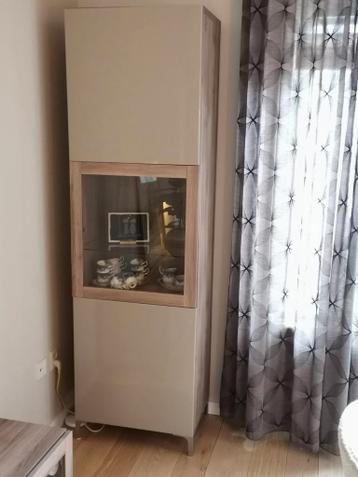 TV-meubel en hoge kast met vitrine, model Besta van Ikea. - afbeelding 5