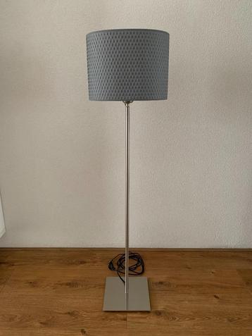 Vloerlamp beschikbaar voor biedingen