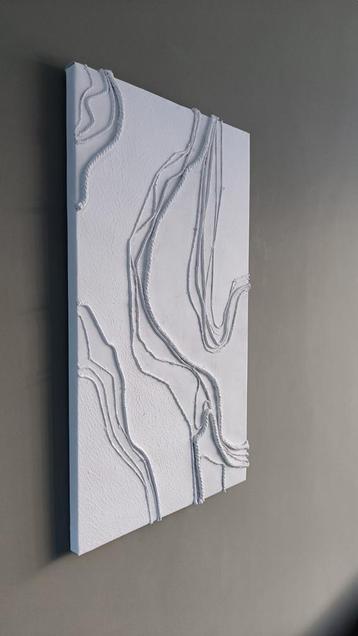 2 x abstracte 3D schilderijen wit reliëf wit beschikbaar voor biedingen