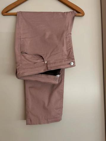 Mooie Dames lange broek, mooie model , maat 48 beschikbaar voor biedingen