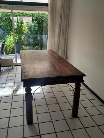 Robuuste teak houten tafel  beschikbaar voor biedingen