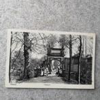Vianen (Utr.) Hofpoort met mensen 19??, Verzamelen, Ansichtkaarten | Nederland, Verzenden, Voor 1920, Utrecht
